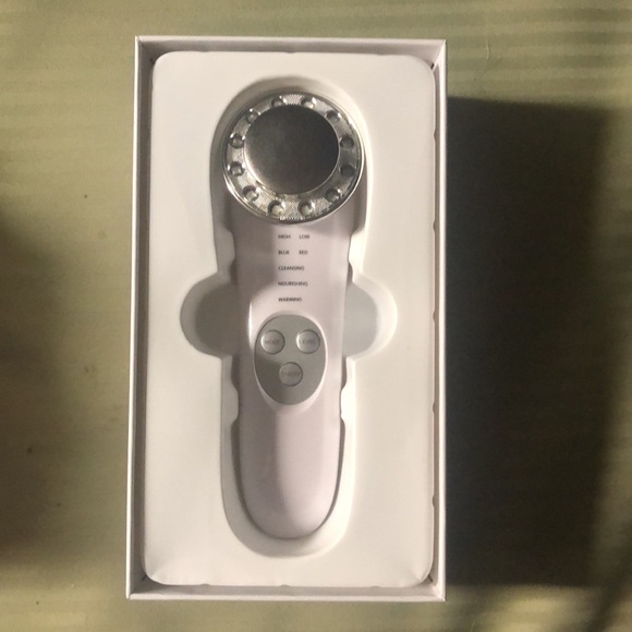 Cleansing Optical Rejuvenation Device. 7 in 1 Face Massager - Picture 7 of 9